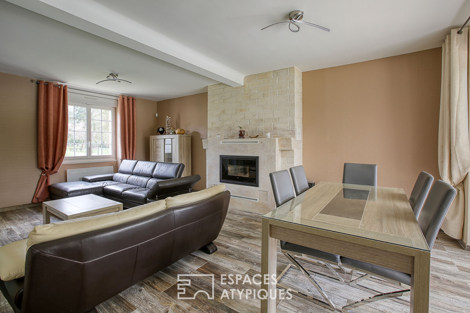 Elégante maison rénovée avec piscine dans son parc