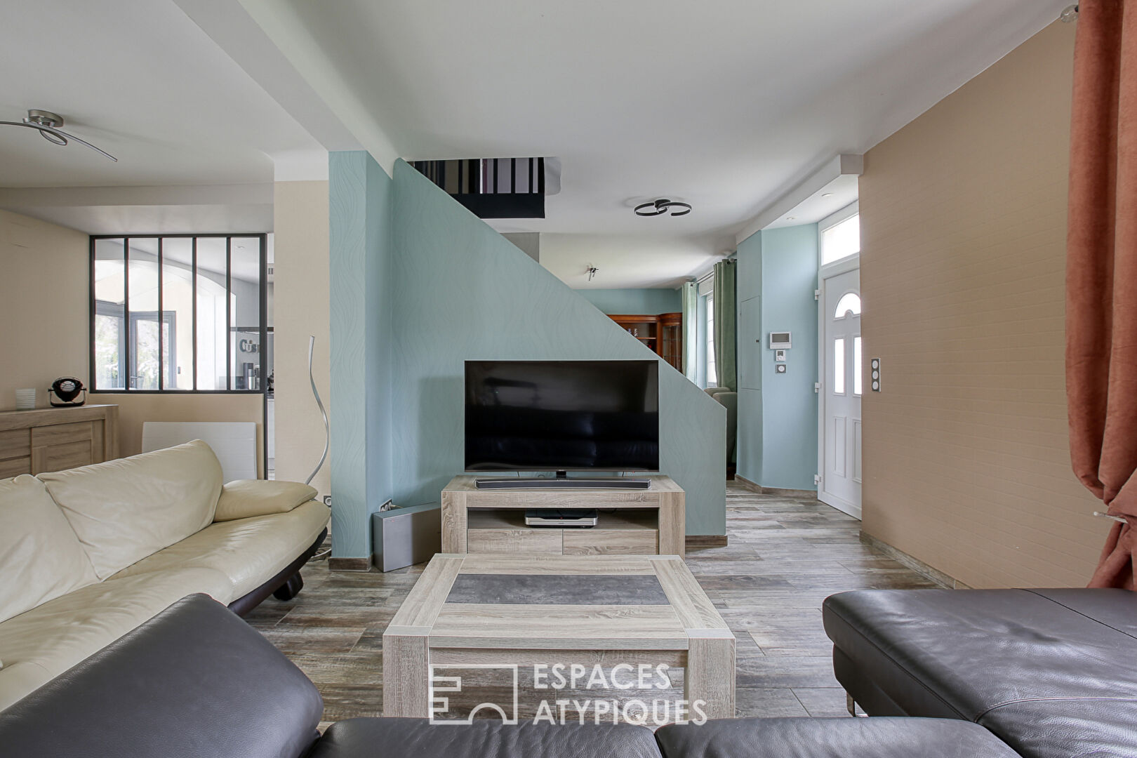 Elégante maison rénovée avec piscine dans son parc