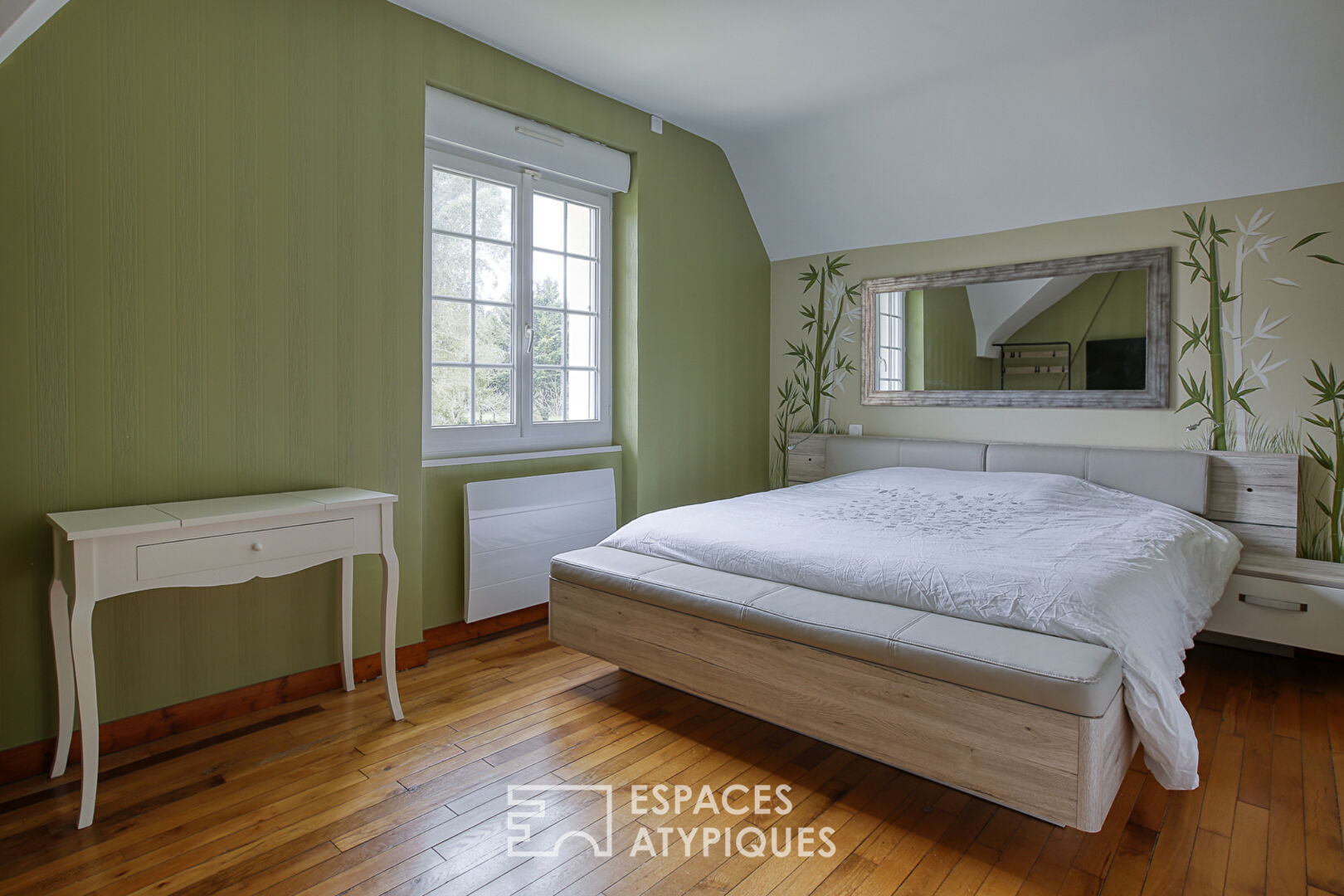Elégante maison rénovée avec piscine dans son parc