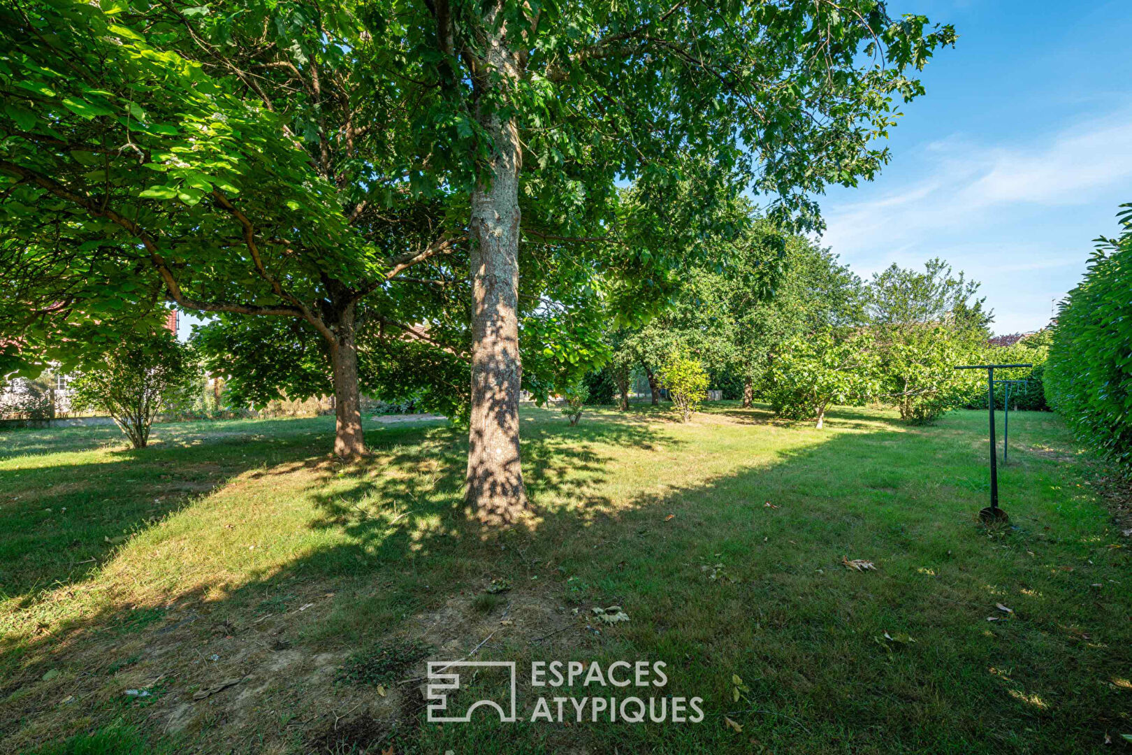 Maison de charme avec dépendances  et terrain constructible