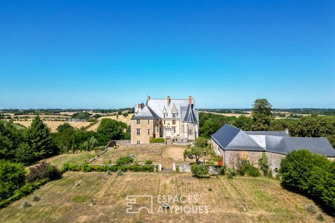Château, ancienne forteresse du XIIe siècle avec dépendances et Chapelle