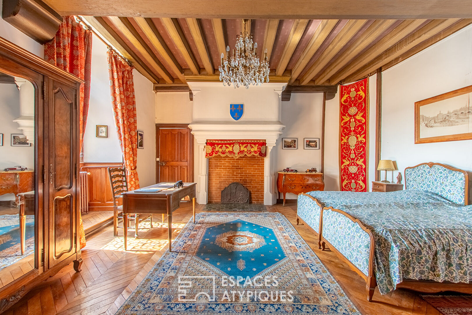 Château, ancienne forteresse du XIIe siècle avec dépendances et Chapelle