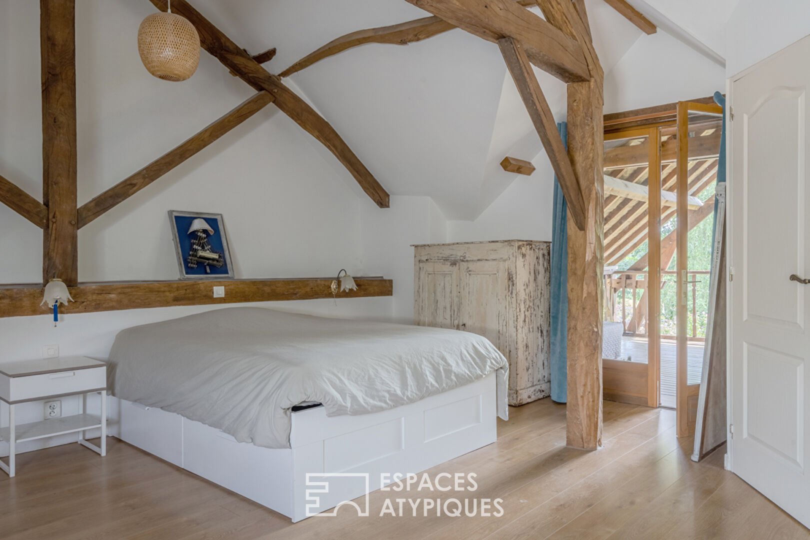 Maison de caractère sur intime domaine équestre arboré