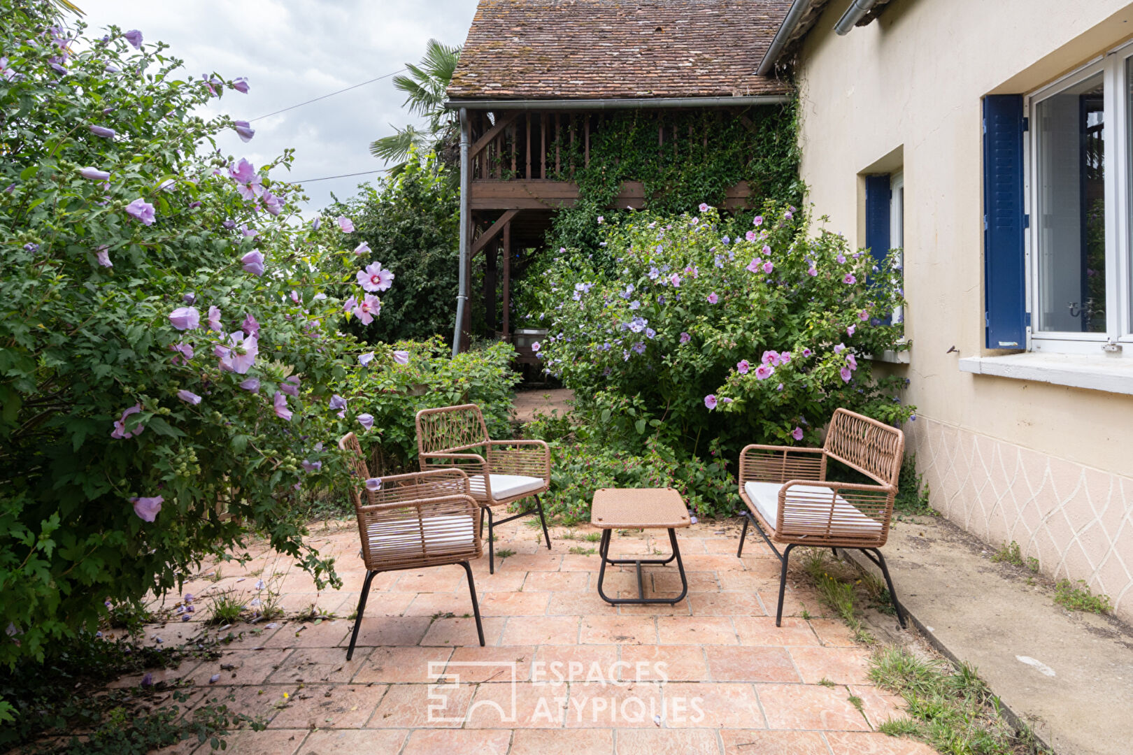 Maison de caractère sur intime domaine équestre arboré