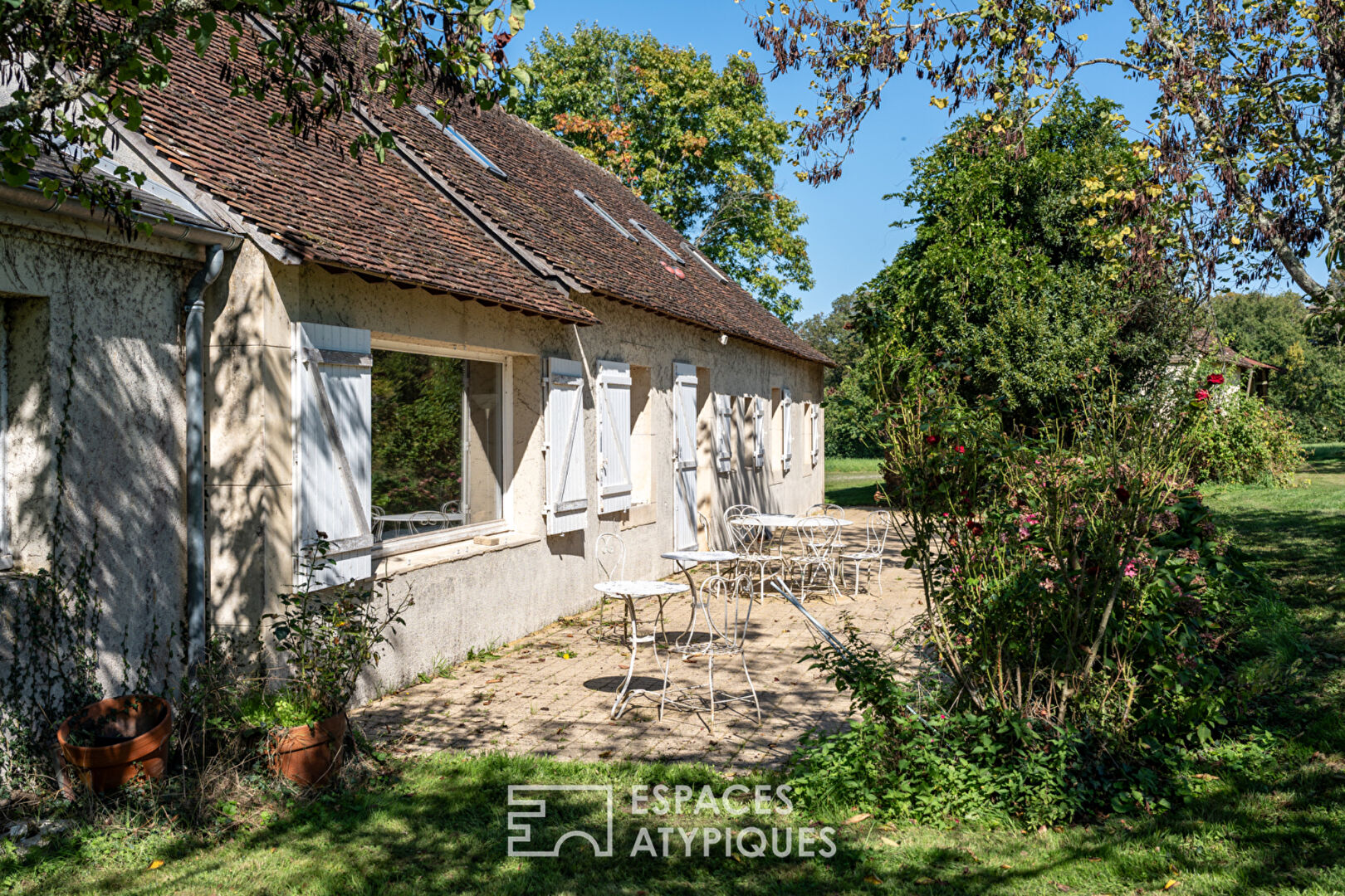 Peaceful family property in the heart of the woods