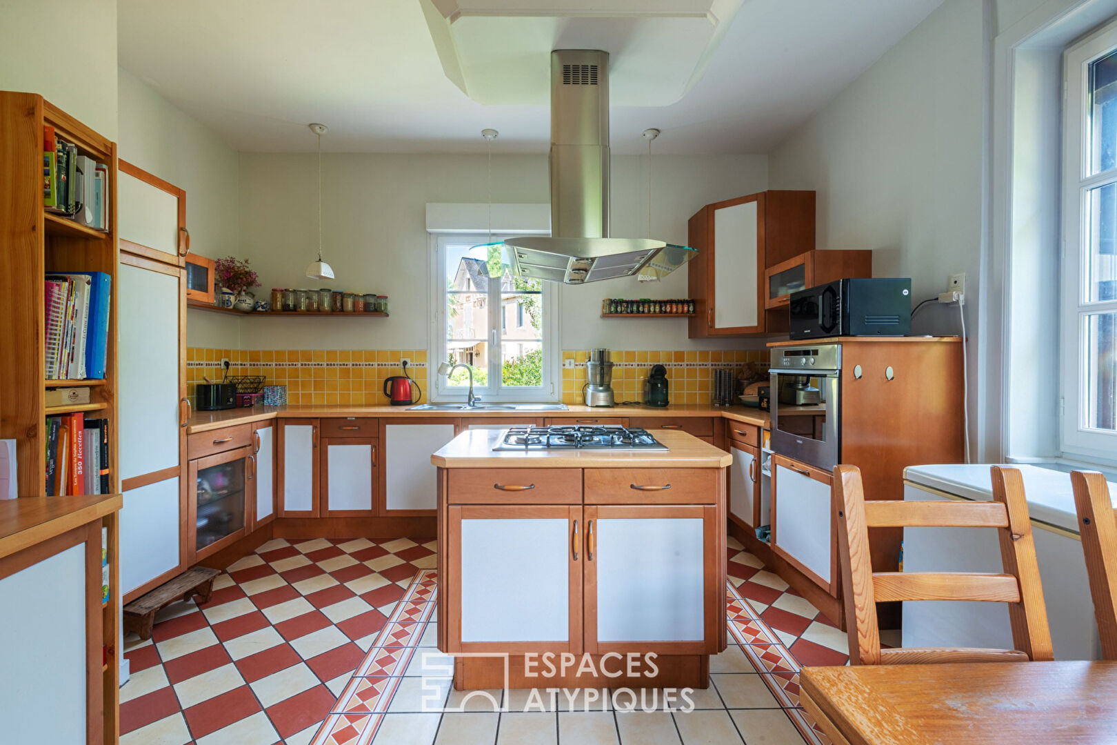A bright haven in the heart of the city on the banks of the Sarthe