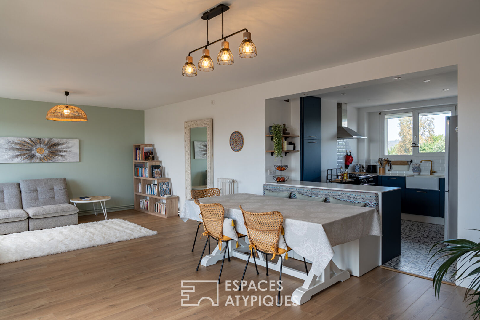 Charmant appartement rénové avec vue imprenable