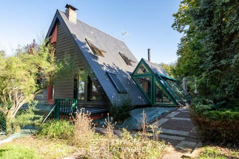 Bright, charming house surrounded by nature