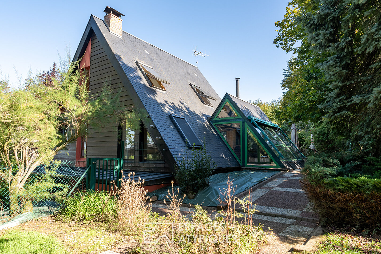 Bright, charming house surrounded by nature