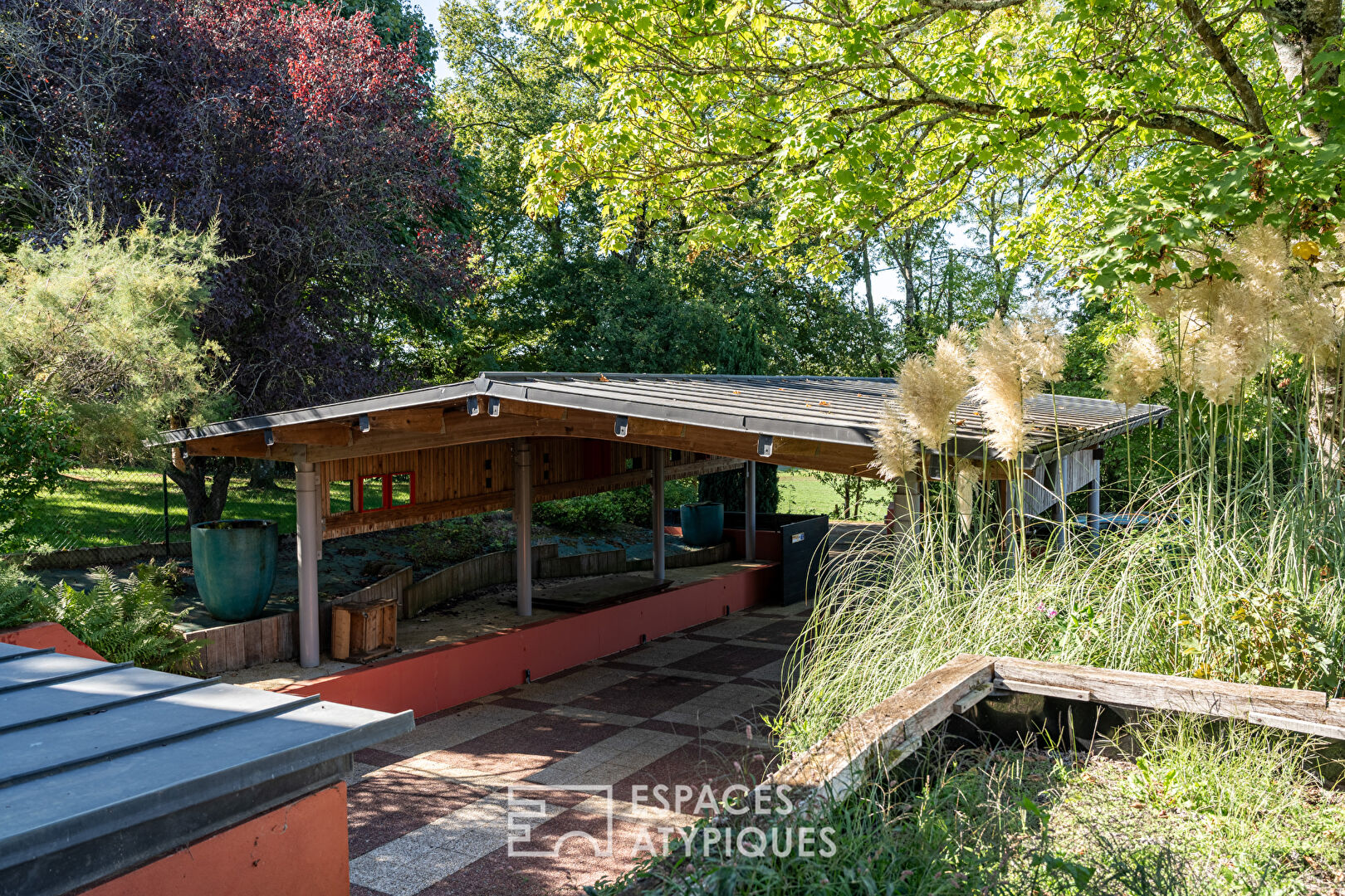 Bright, charming house surrounded by nature