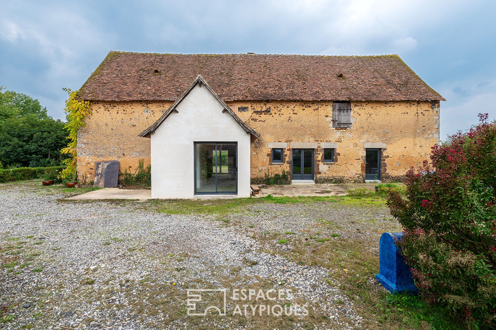 Large property with outbuildings and lake