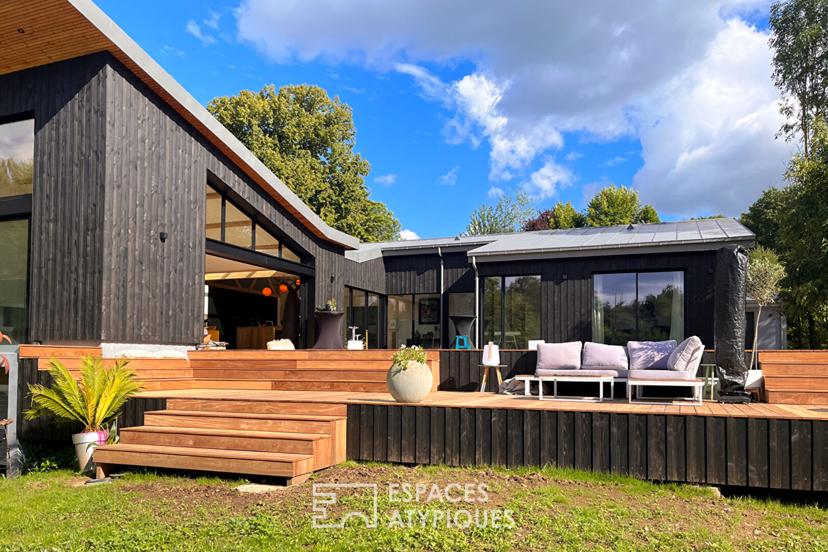 Maison d'architecte neuve avec piscine en bord de Sarthe