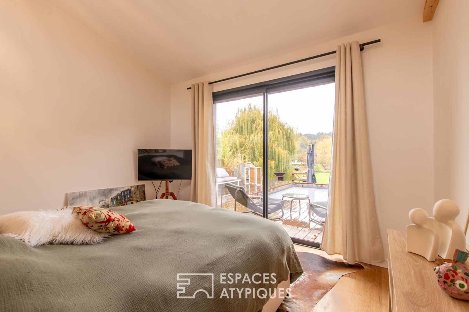 Maison d’architecte neuve avec piscine en bord de Sarthe