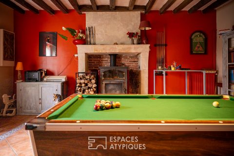 Stone house in the heart of a vast wooded park