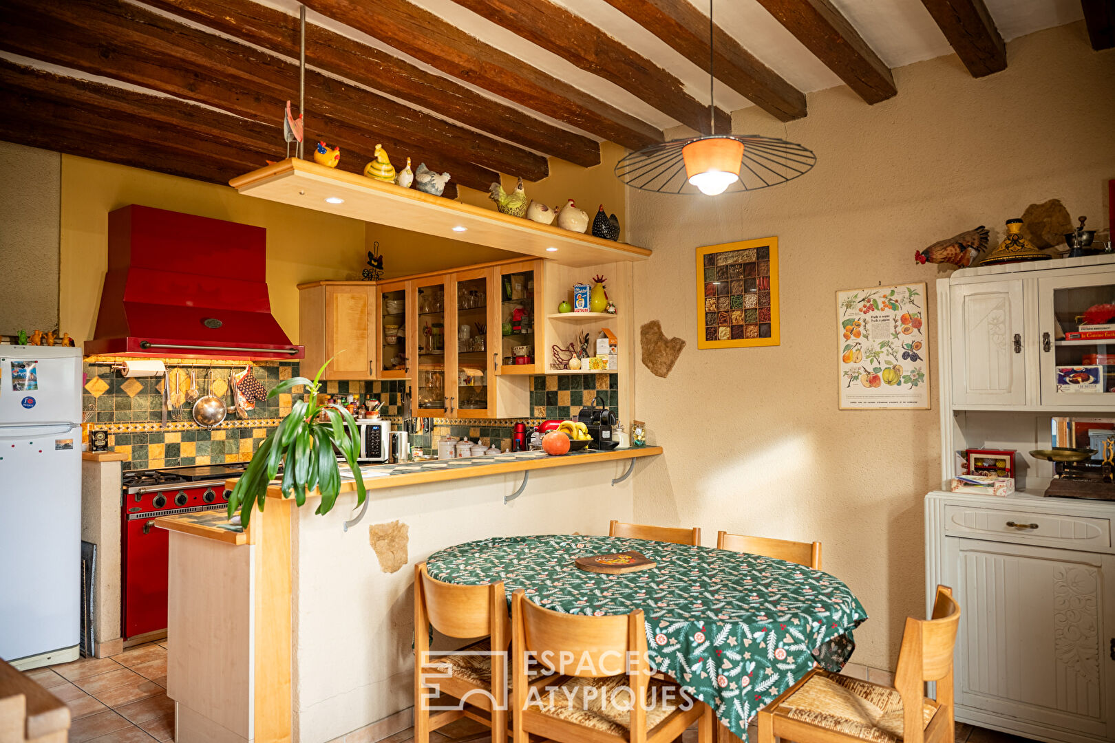 Stone house in the heart of a vast wooded park