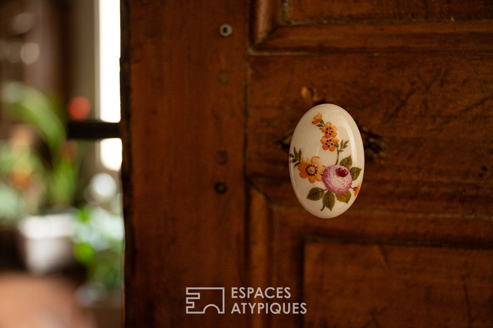 Stone house in the heart of a vast wooded park