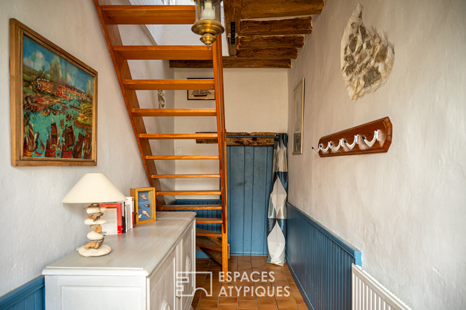 Stone house in the heart of a vast wooded park