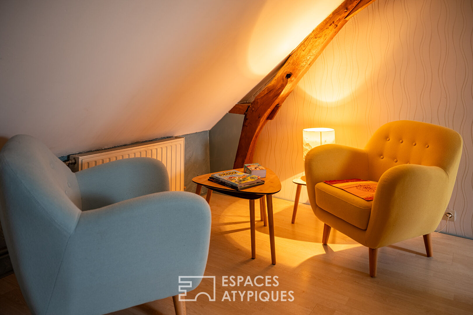 Stone house in the heart of a vast wooded park