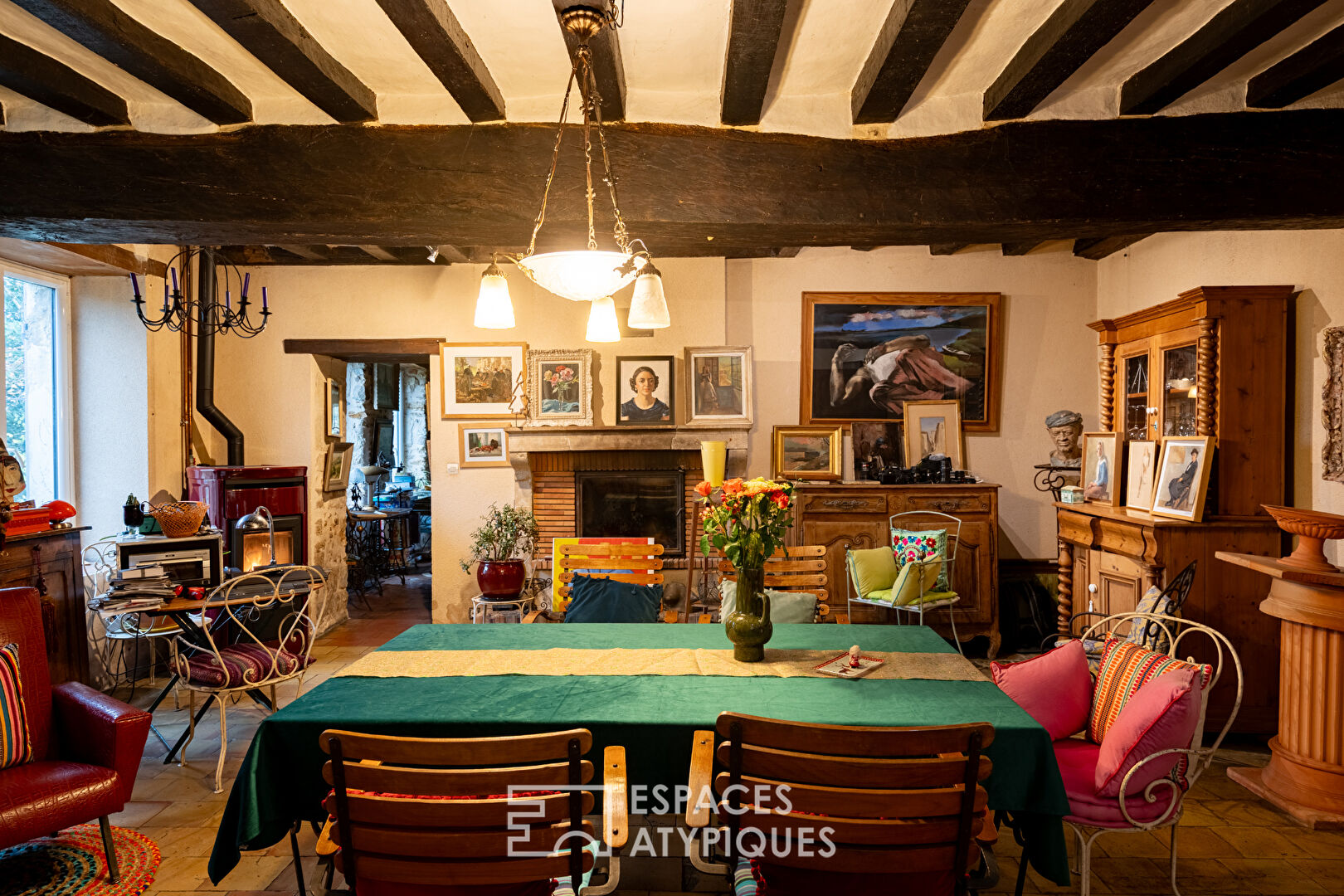 Fermette authentique avec dépendances et jardin