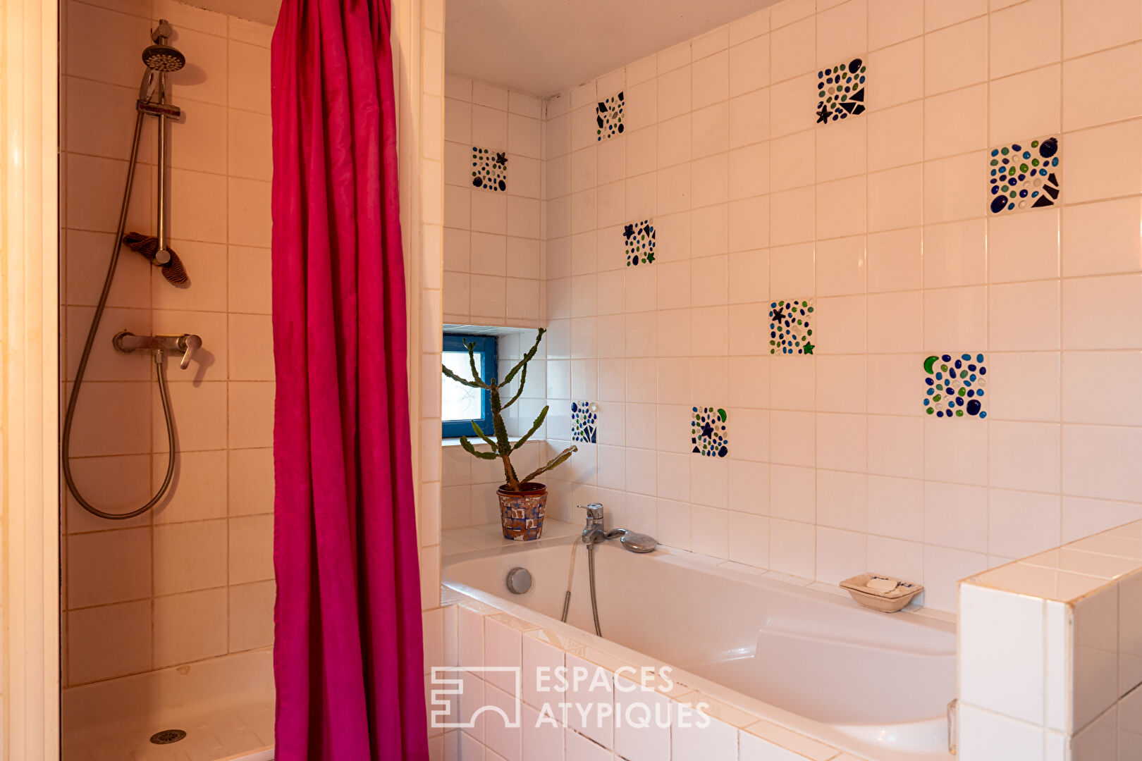 Fermette authentique avec dépendances et jardin