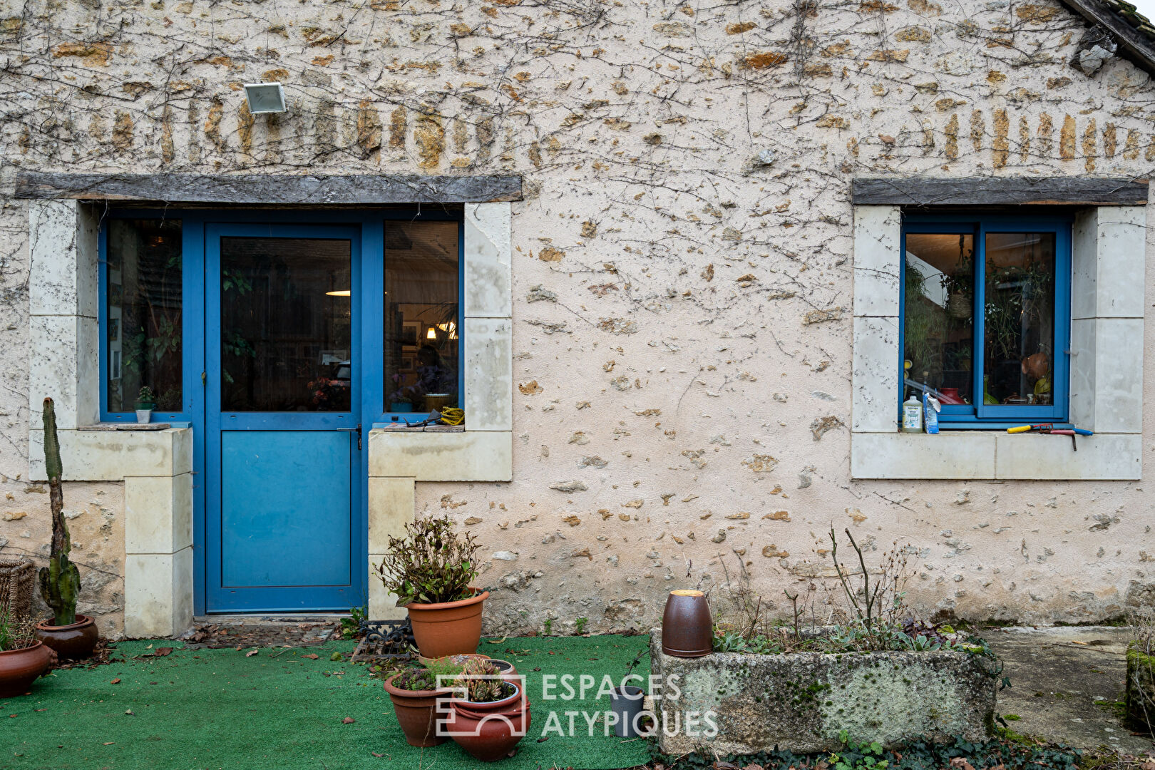 Fermette authentique avec dépendances et jardin