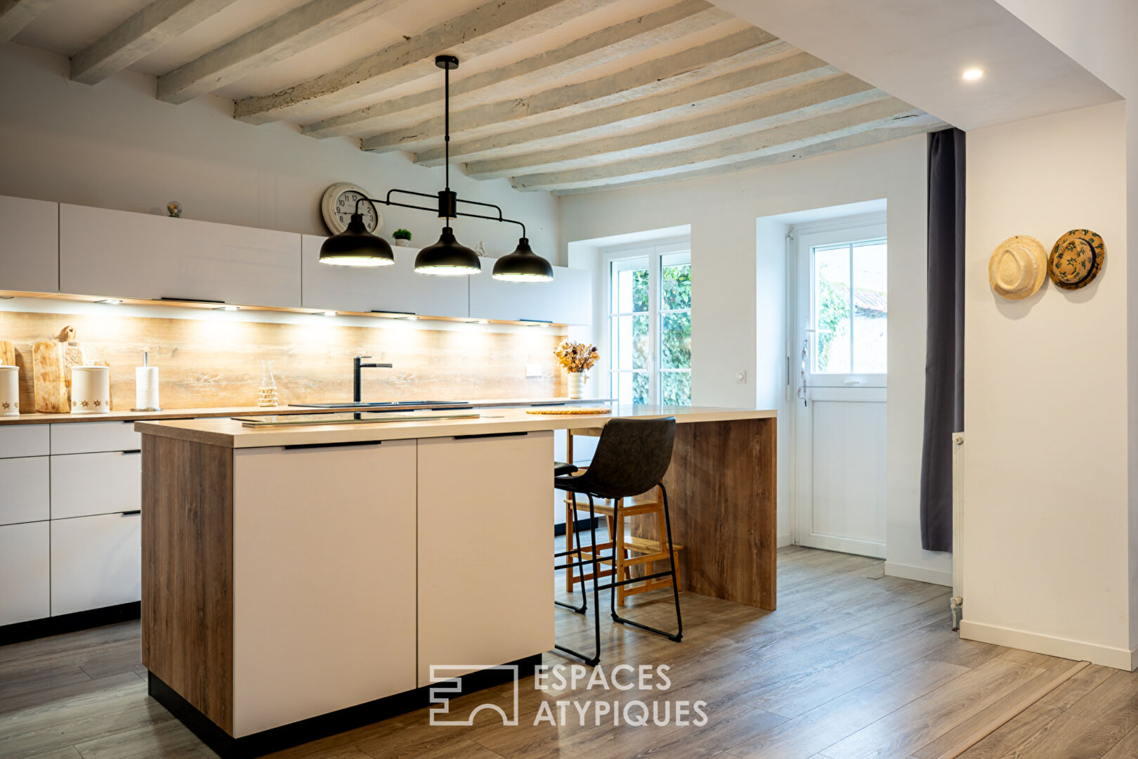 Ancien presbytère du XIXeme siècle au charme préservé