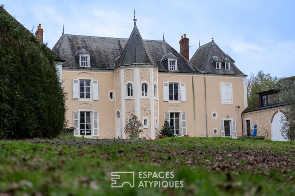 Manoir du XVIIIe avec piscine et cachet historique