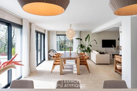 Contemporary house with swimming pool and unobstructed views