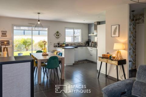 Contemporary house in a prime residential area