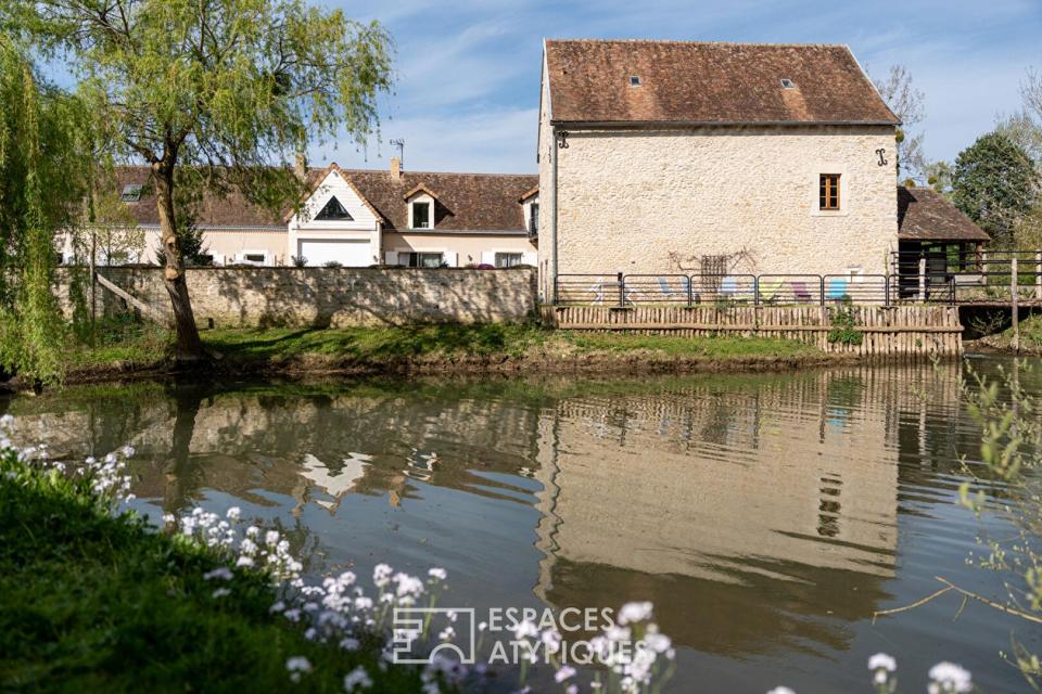 Moulin médiéval dans un cadre enchanteur