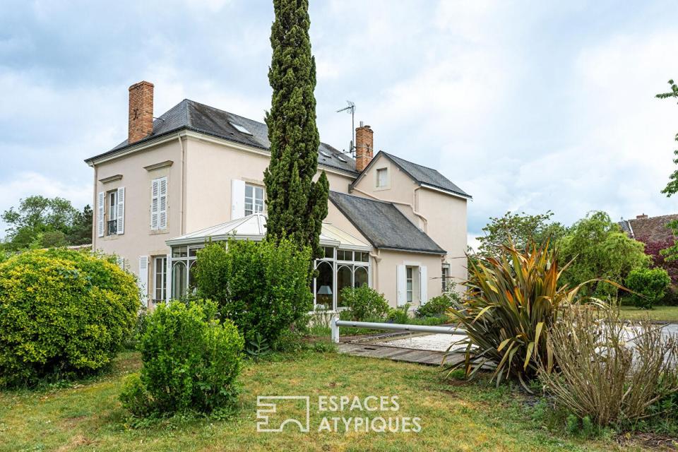 Demeure familiale du XIXe avec piscine, dépendances et vaste terrain