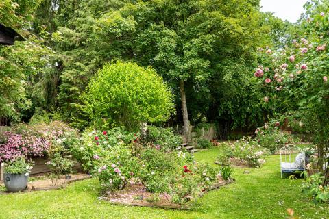 Maison de caractère et jardin remarquable en bord de Sarthe