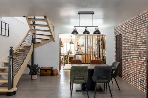 Mancelle aux accents industriels dans un quartier calme