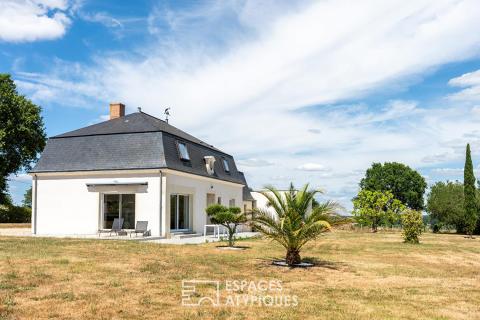 Une maison moderne au panorama préservé