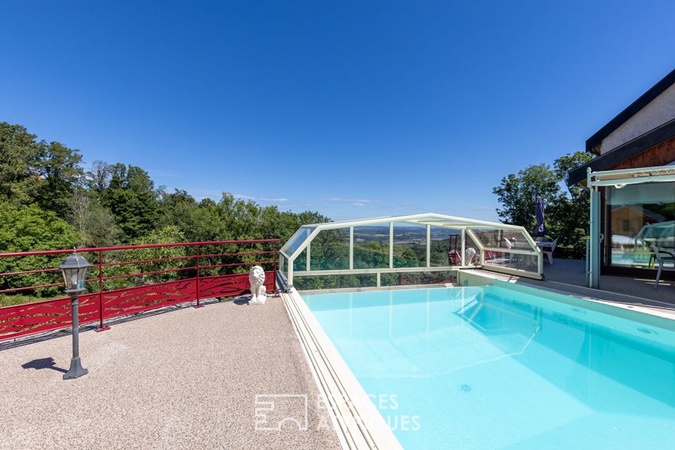 25000 BESANCON - Ancienne ferme rénovée avec sa piscine et sa vue imprenable - Réf. 011EBD