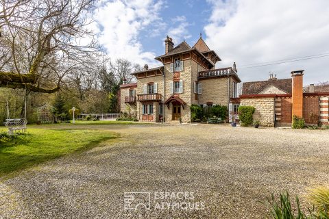 Manoir art nouveau dans un parc arboré avec accès à l’eau