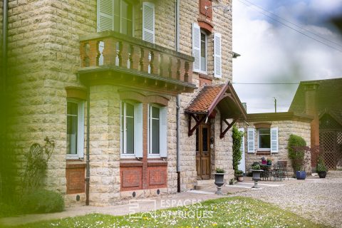 Manoir art nouveau dans un parc arboré avec accès à l’eau