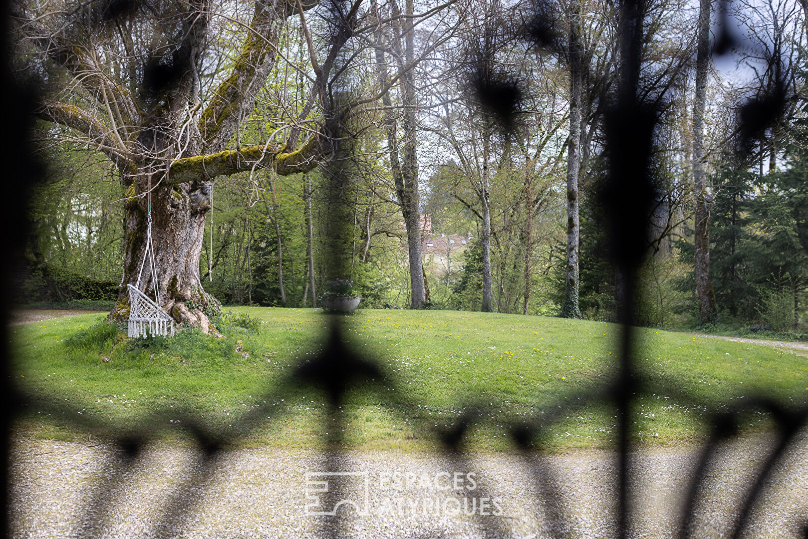 Art Nouveau mansion in a wooded park with access to water