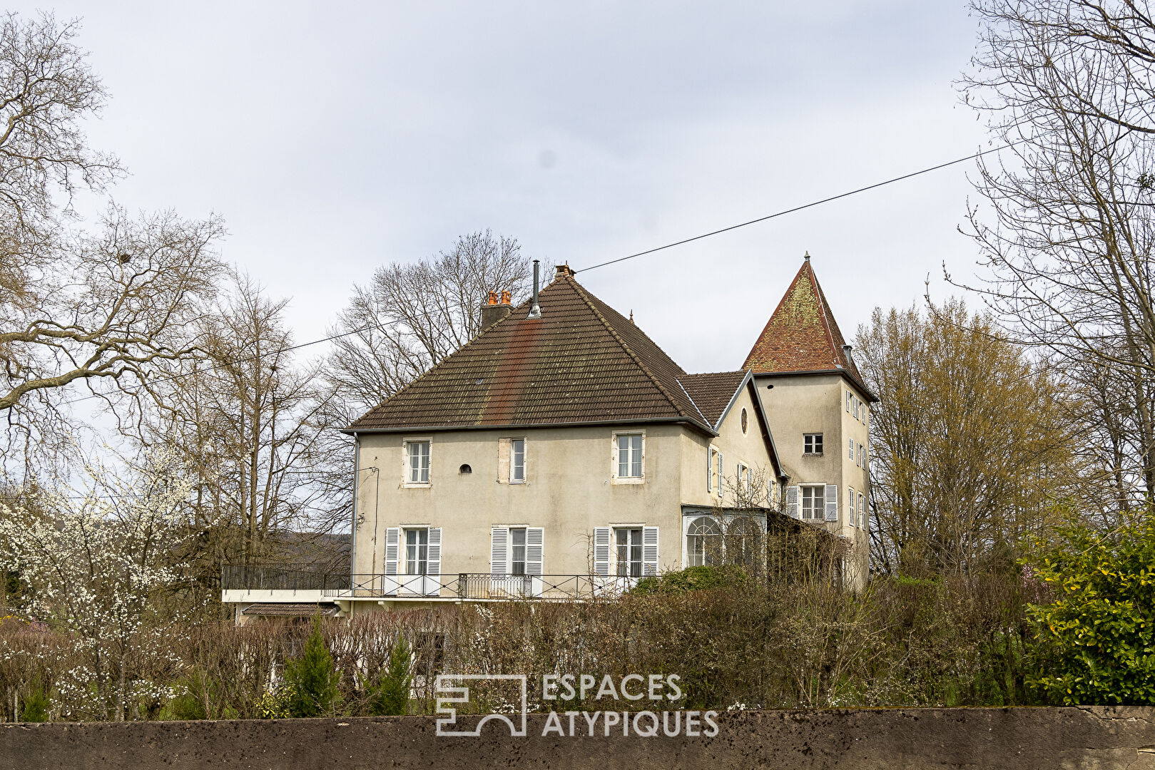 Château chargé d’histoire dans son parc de 1 hectare