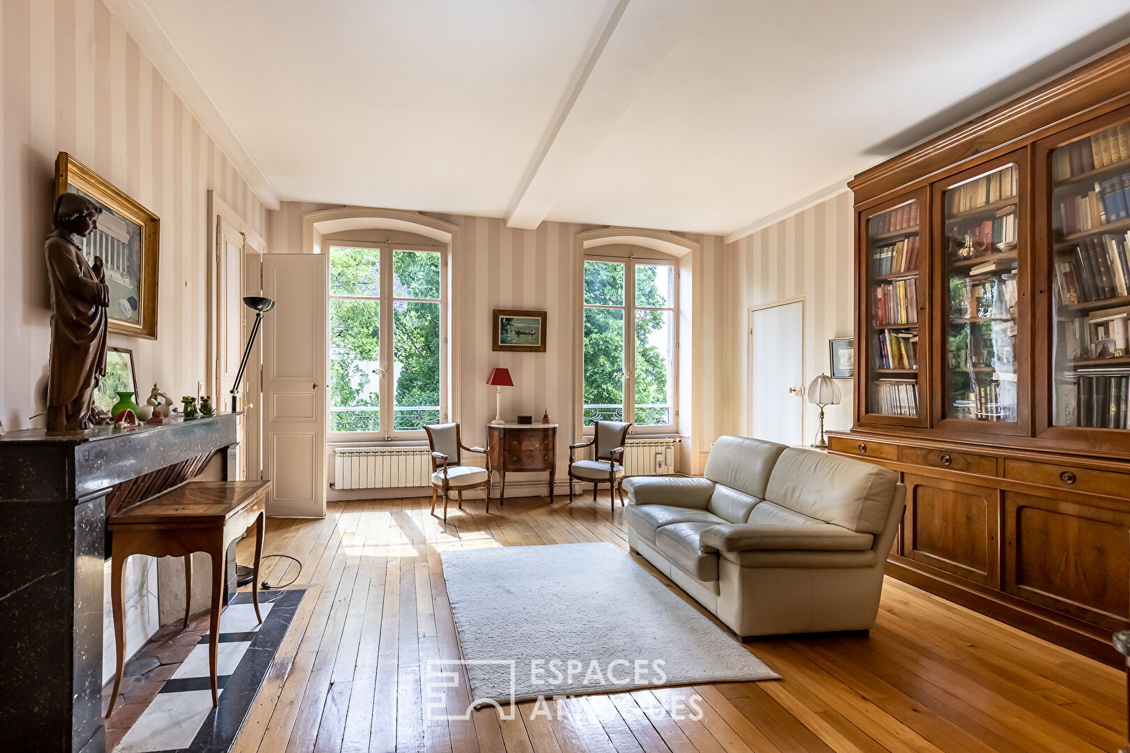 Appartement bourgeois lumineux et au calme