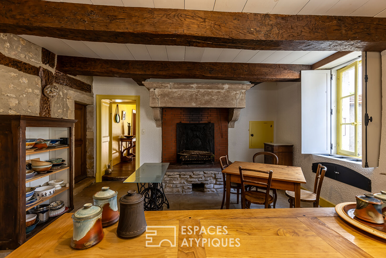 Belle propriété en pierre du XVIIe dans son parc de 8000m²