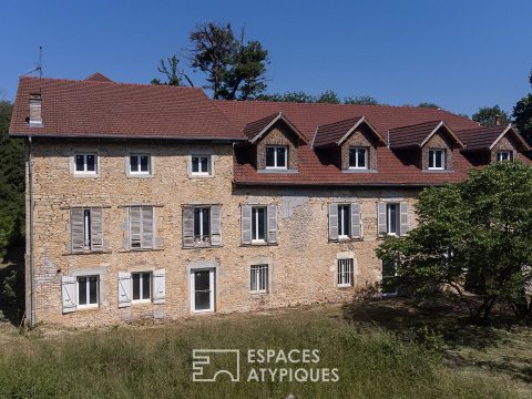 18th century country property with many possibilities for development