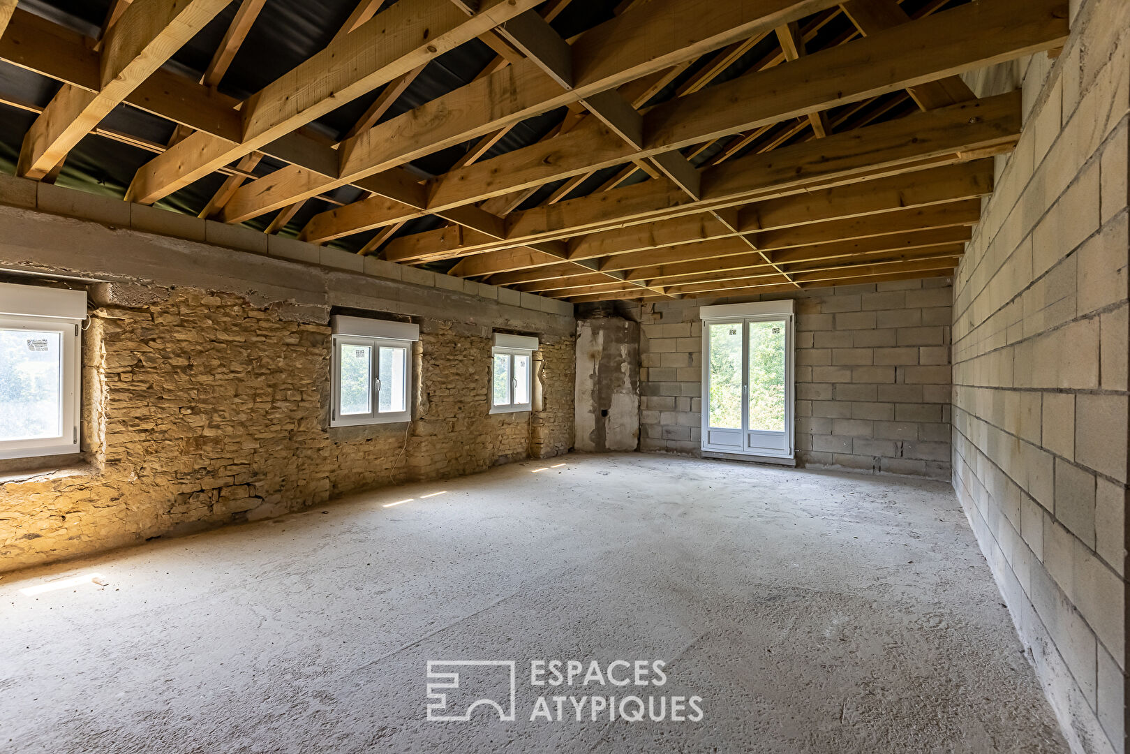 18th century country property with many possibilities for development