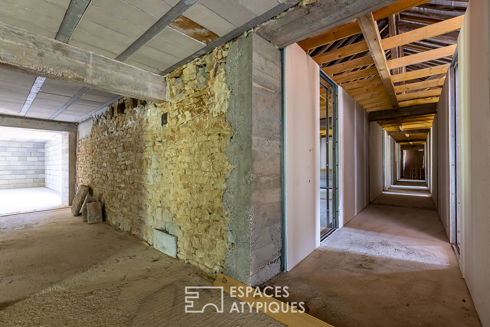 18th century country property with many possibilities for development