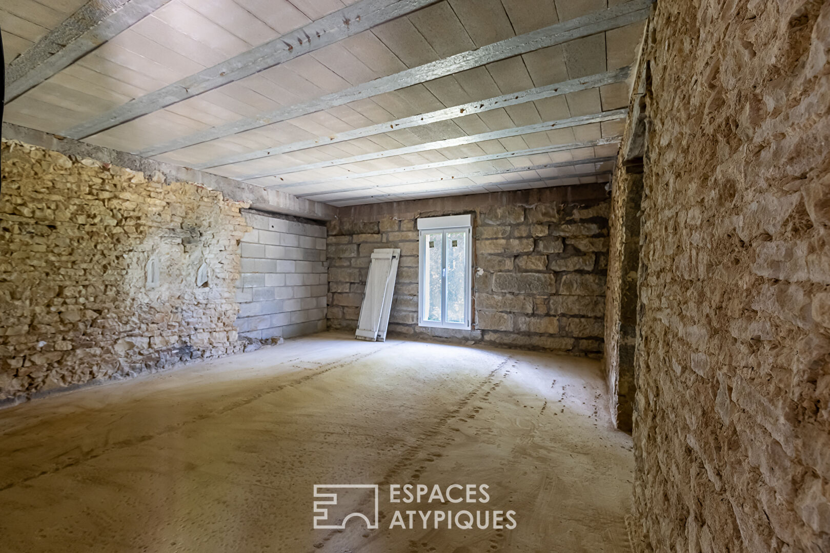 18th century country property with many possibilities for development