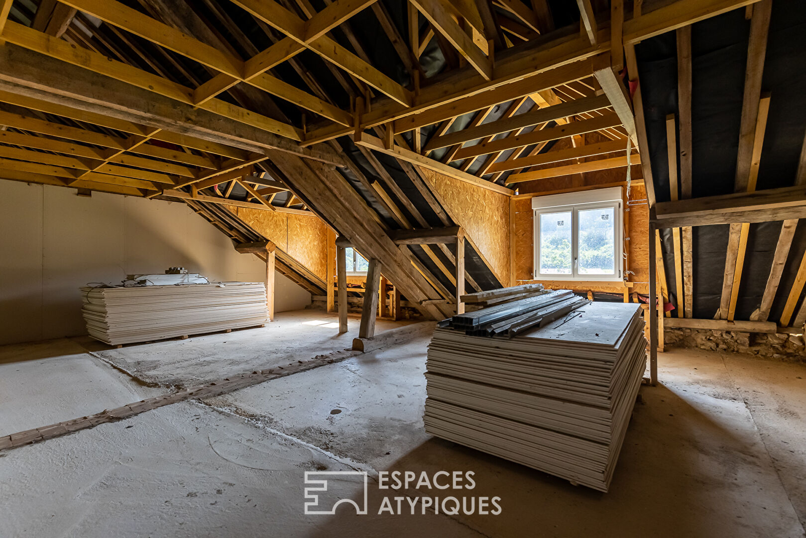 18th century country property with many possibilities for development