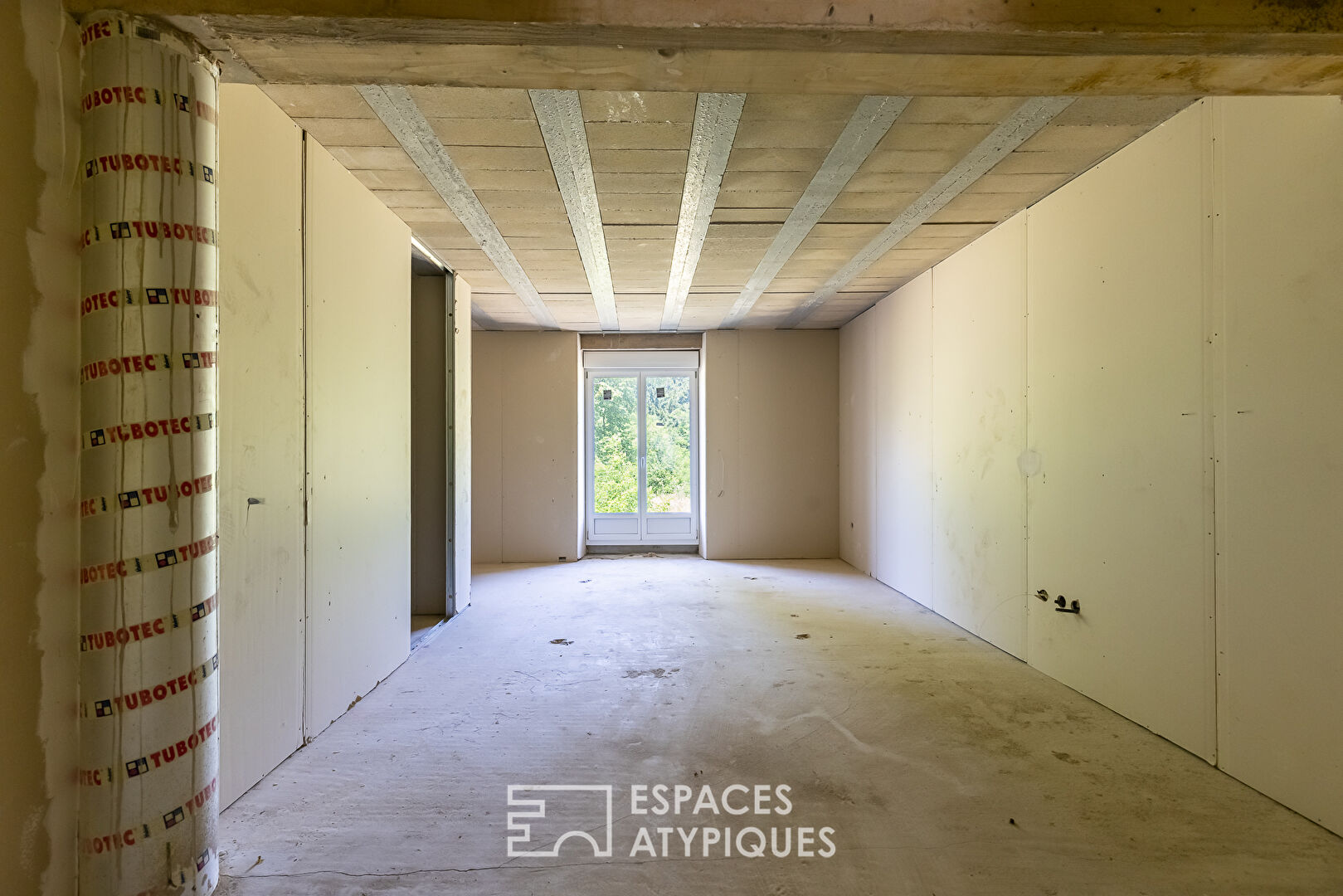 18th century country property with many possibilities for development