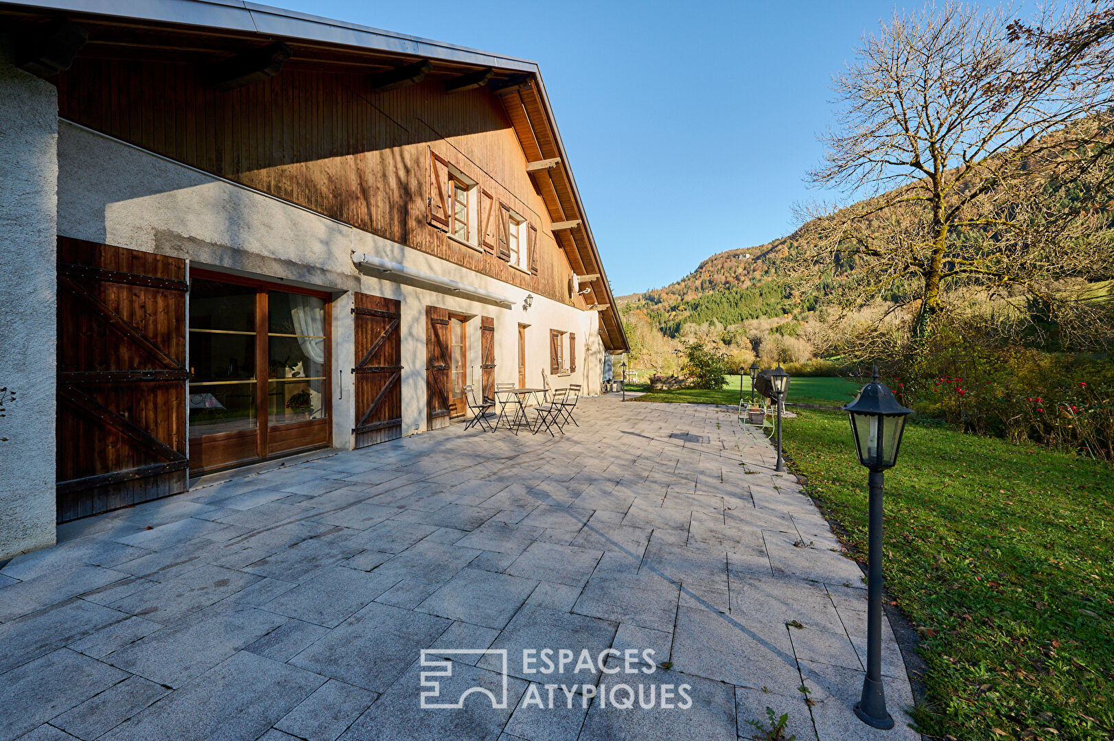 Maison Comtoise avec vue paisible, à quelques pas de la rivière