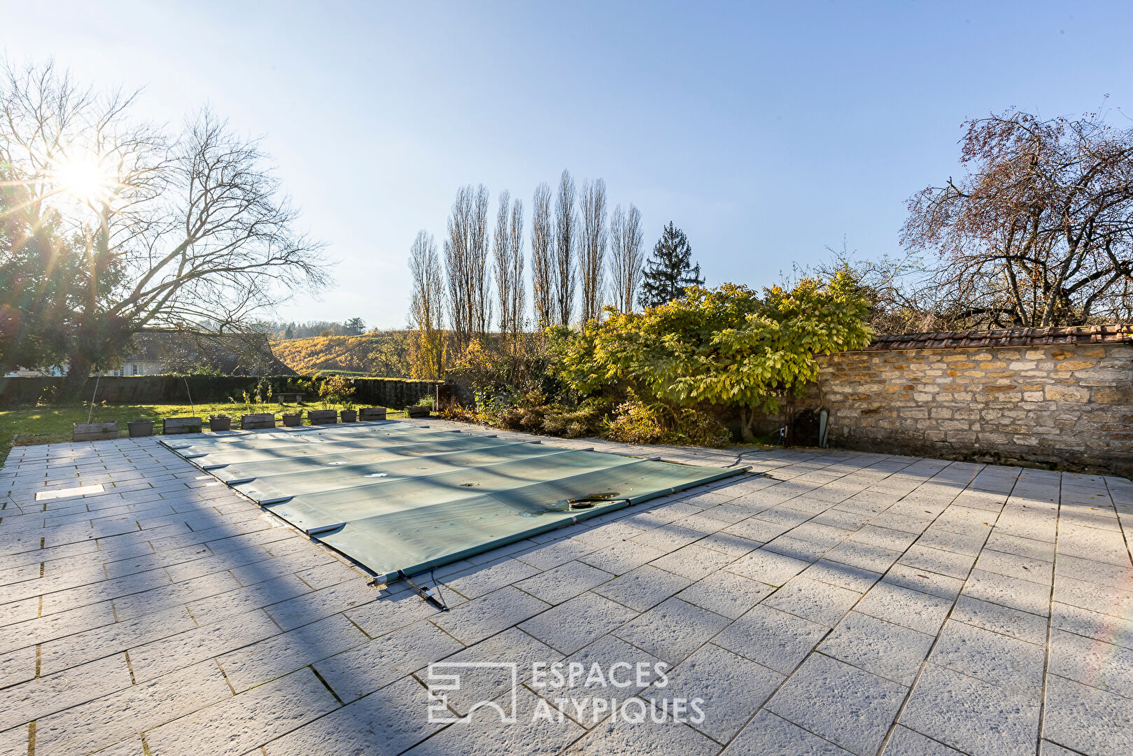 Former 18th century winegrower’s house with outbuildings, garden and swimming pool