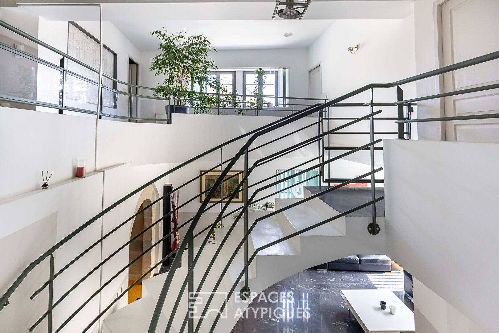 Character house with pool in the heart of an old wine village